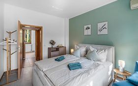 LeHaStays - Apartments Buckau 16a I Küche I Smart TV mit Netflix I toller Innenhof